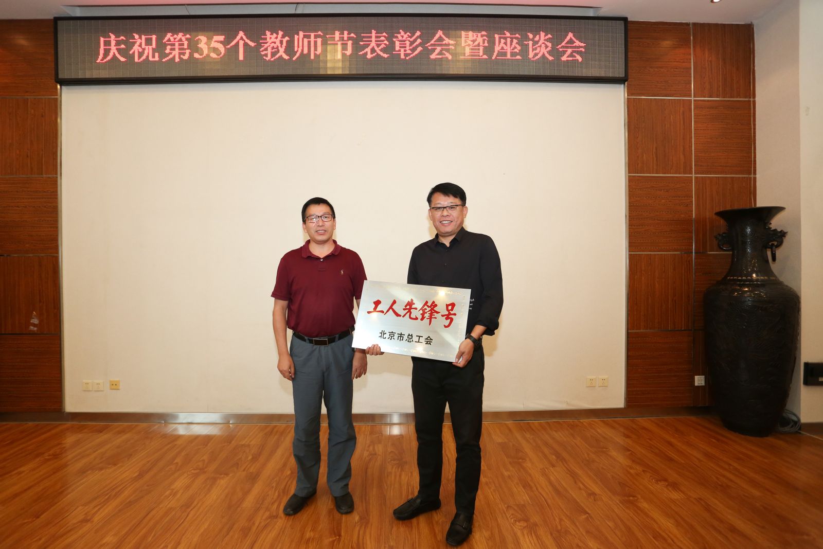 83ca2c2457384075a6199a0019c4d1b4.jpg 83ca2c2457384075a6199a0019c4d1b4.jpg