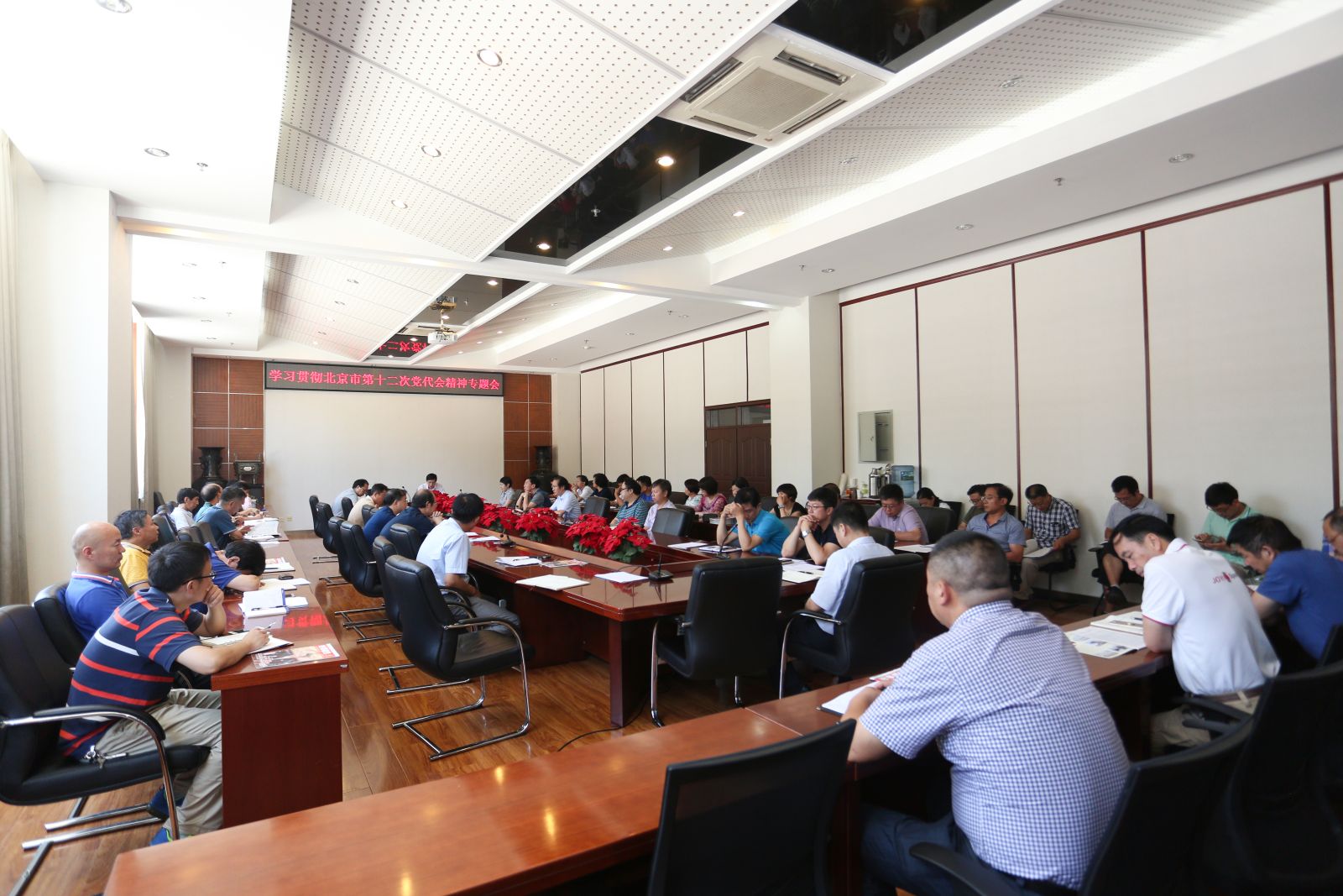 f8da4a56151b407e985b360195dfd784.jpg f8da4a56151b407e985b360195dfd784.jpg